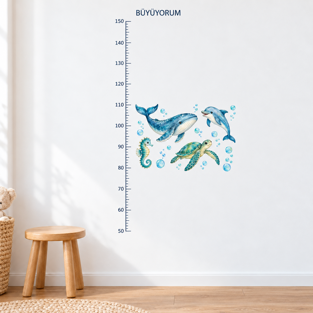 Deniz Macerası Anaokulu Boy Ölçer Sticker – ST-HC-1005 duvar üzerinde temsili uygulama mockup