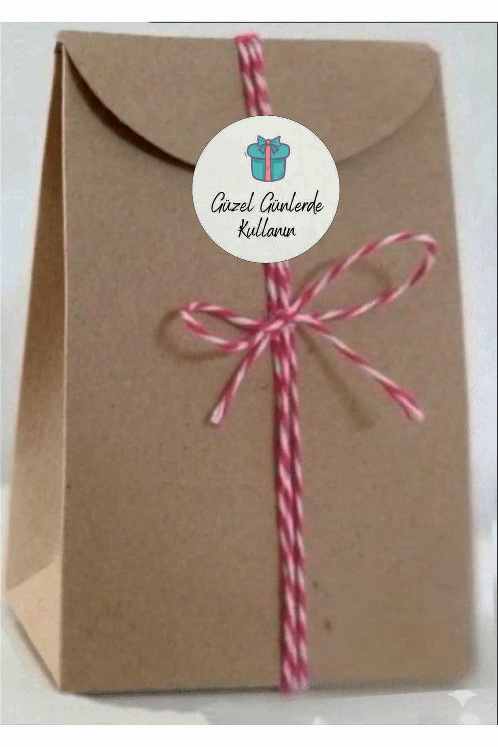 Paketlemeye özel 30 adet sticker, (farklı trend modeller ile mağazamızda kampanyalı olarak satışta)