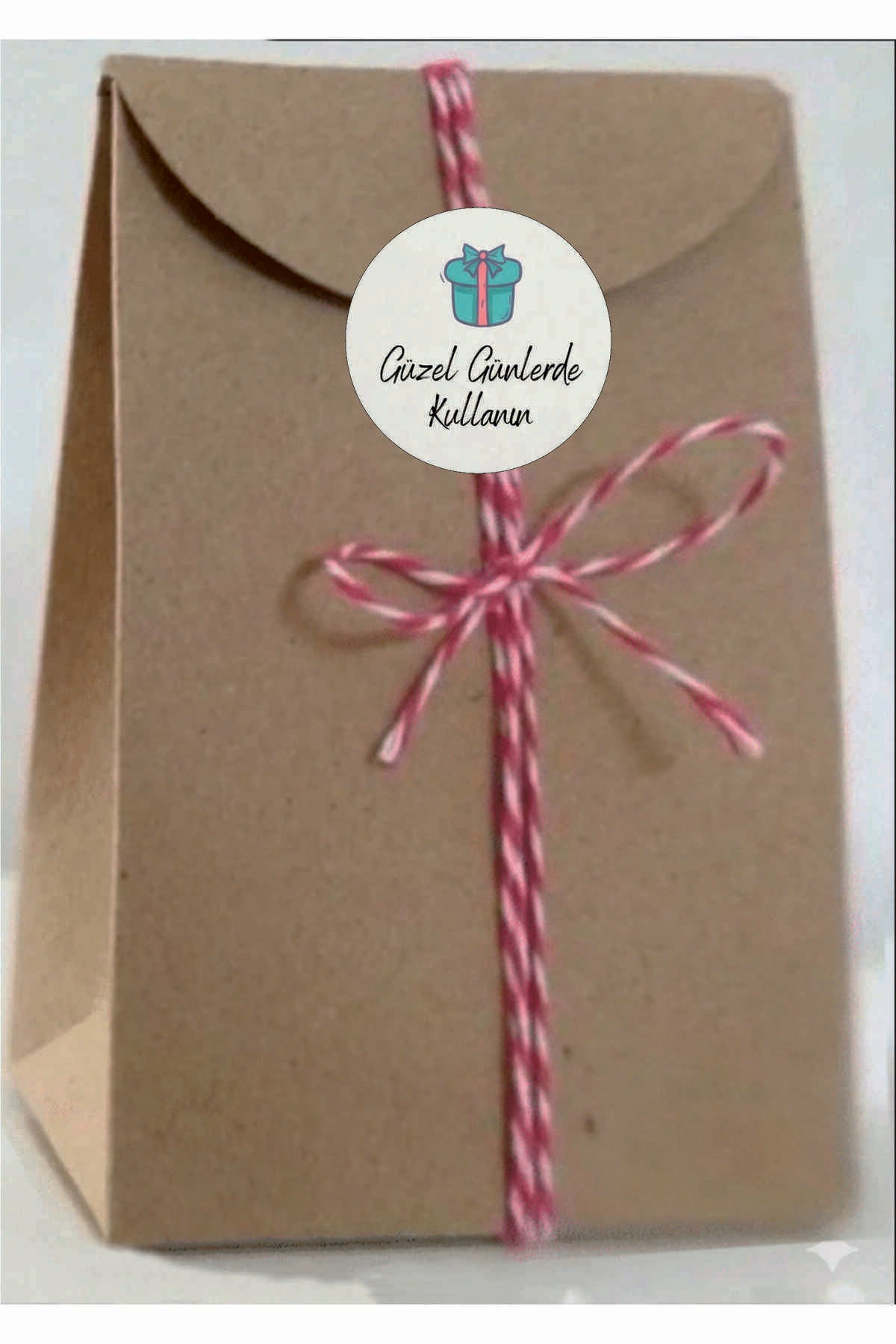 Paketlemeye özel 30 adet sticker, (farklı trend modeller ile mağazamızda kampanyalı olarak satışta)