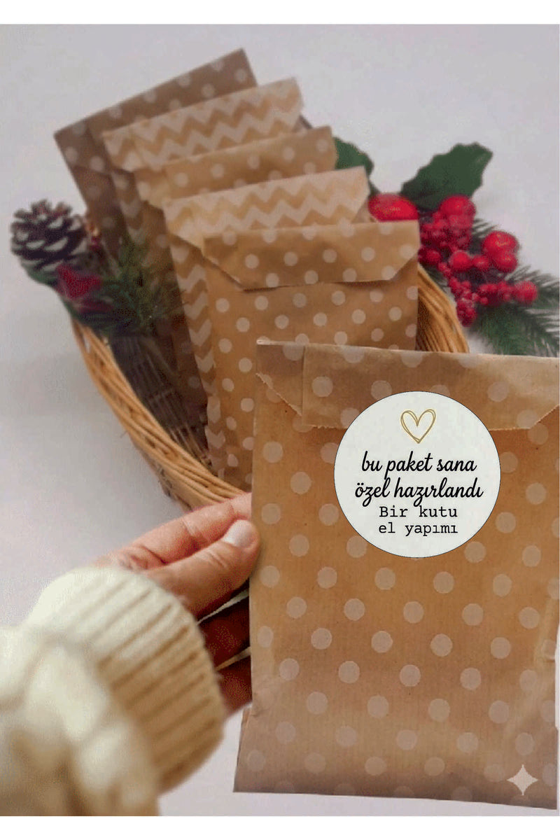 Paketlemeye özel 30 adet sticker, (farklı trend modeller ile mağazamızda kampanyalı olarak satışta)