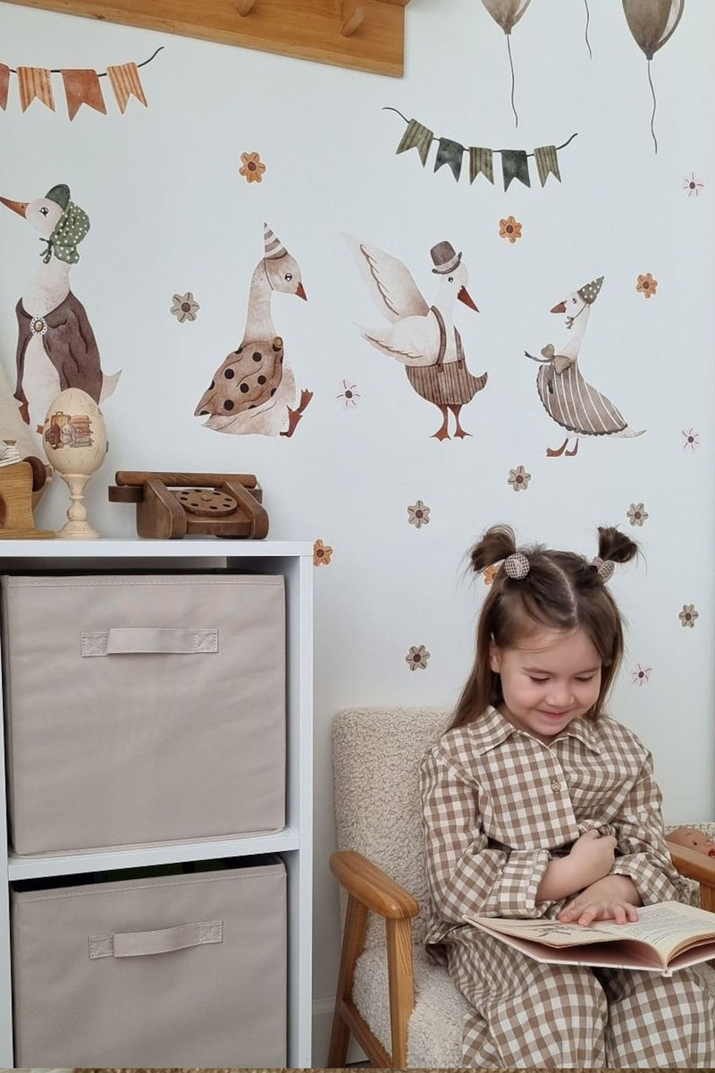 Uçan Kaz Ailesi Vintage Çocuk Odası Dekoratif Sticker Seti