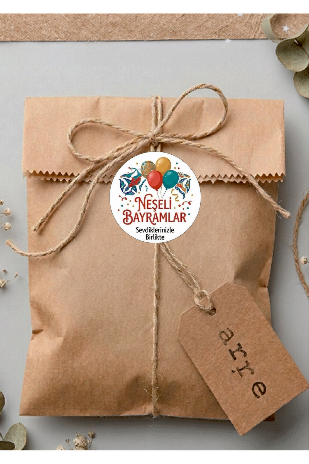 Neşeli Bayramlar yazılı, Paketleme Kutularına Özel Tasarım Etiketler 4 cm Çapında 15 Adet Etiket