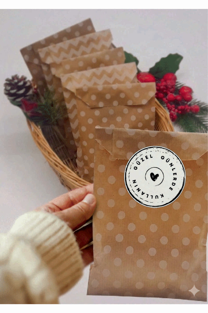 Paketlemeye özel 30 adet sticker, (farklı trend modeller ile mağazamızda kampanyalı olarak satışta)