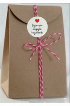 Paketlemeye özel 30 adet sticker, (farklı trend modeller ile mağazamızda kampanyalı olarak satışta)