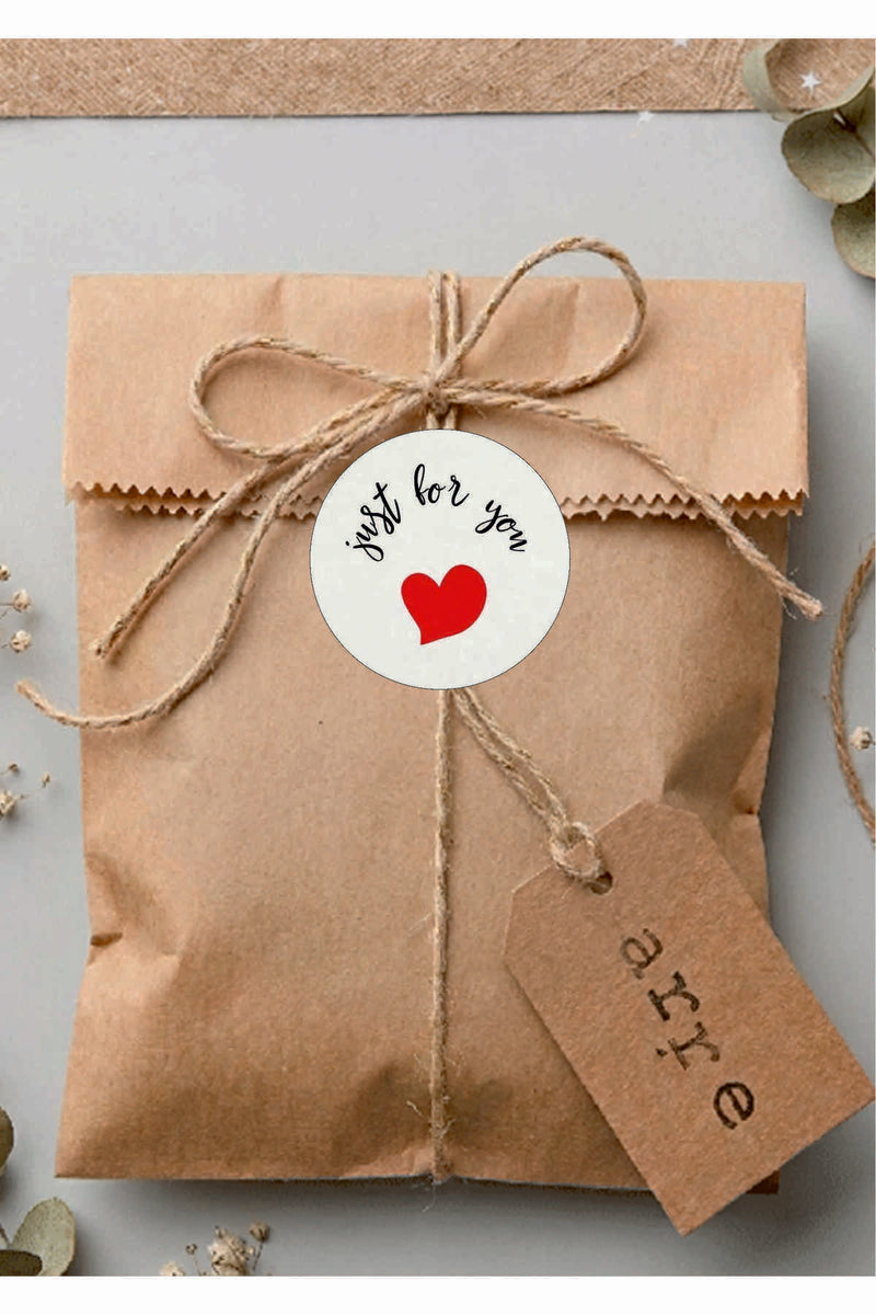 Paketlemeye özel 30 adet sticker, (farklı trend modeller ile mağazamızda kampanyalı olarak satışta)