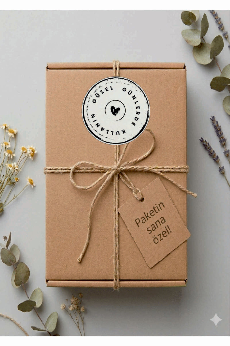 Paketlemeye özel 30 adet sticker, (farklı trend modeller ile mağazamızda kampanyalı olarak satışta)