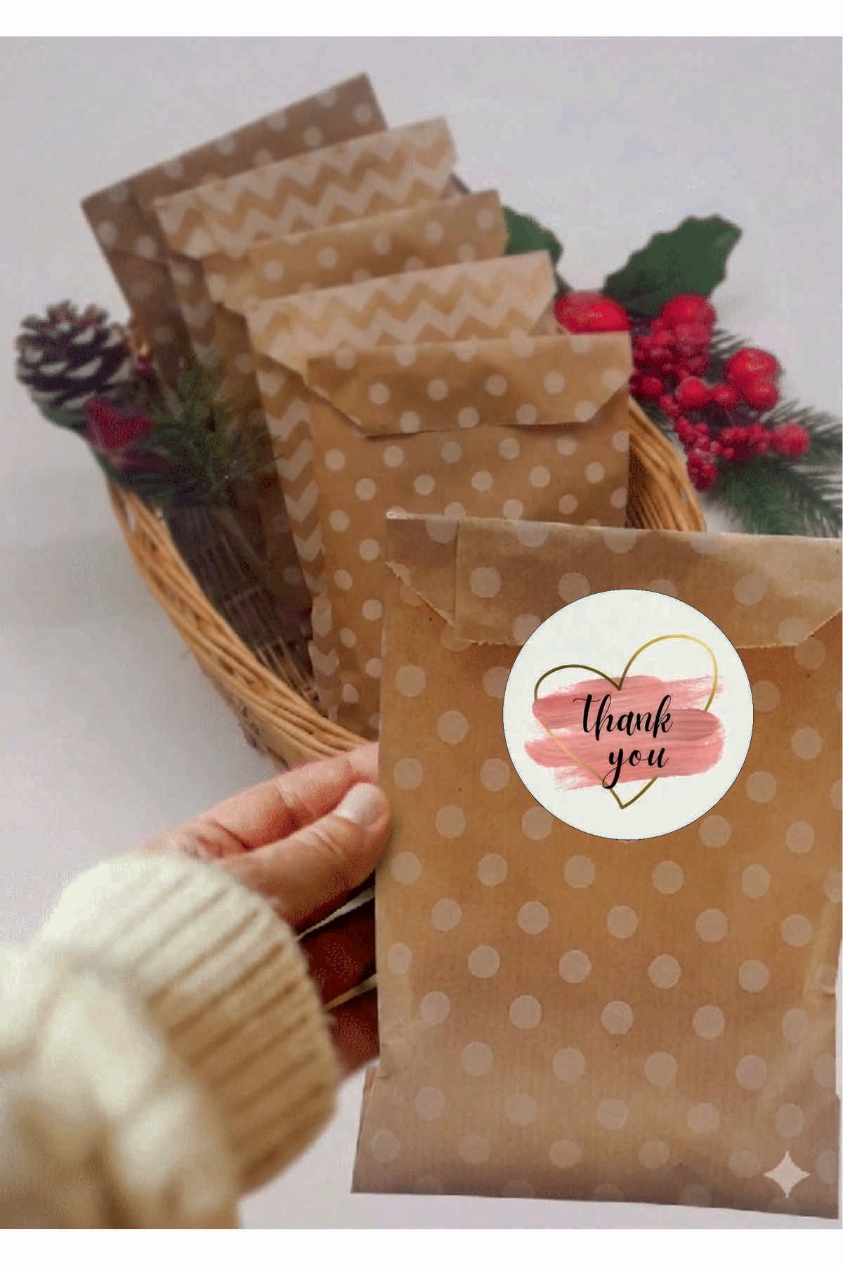 Paketlemeye özel 30 adet sticker, (farklı trend modeller ile mağazamızda kampanyalı olarak satışta)
