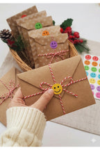 Paketlerinizi süslemenize Yardımcı gülen surat renkli emojiler Etiketi