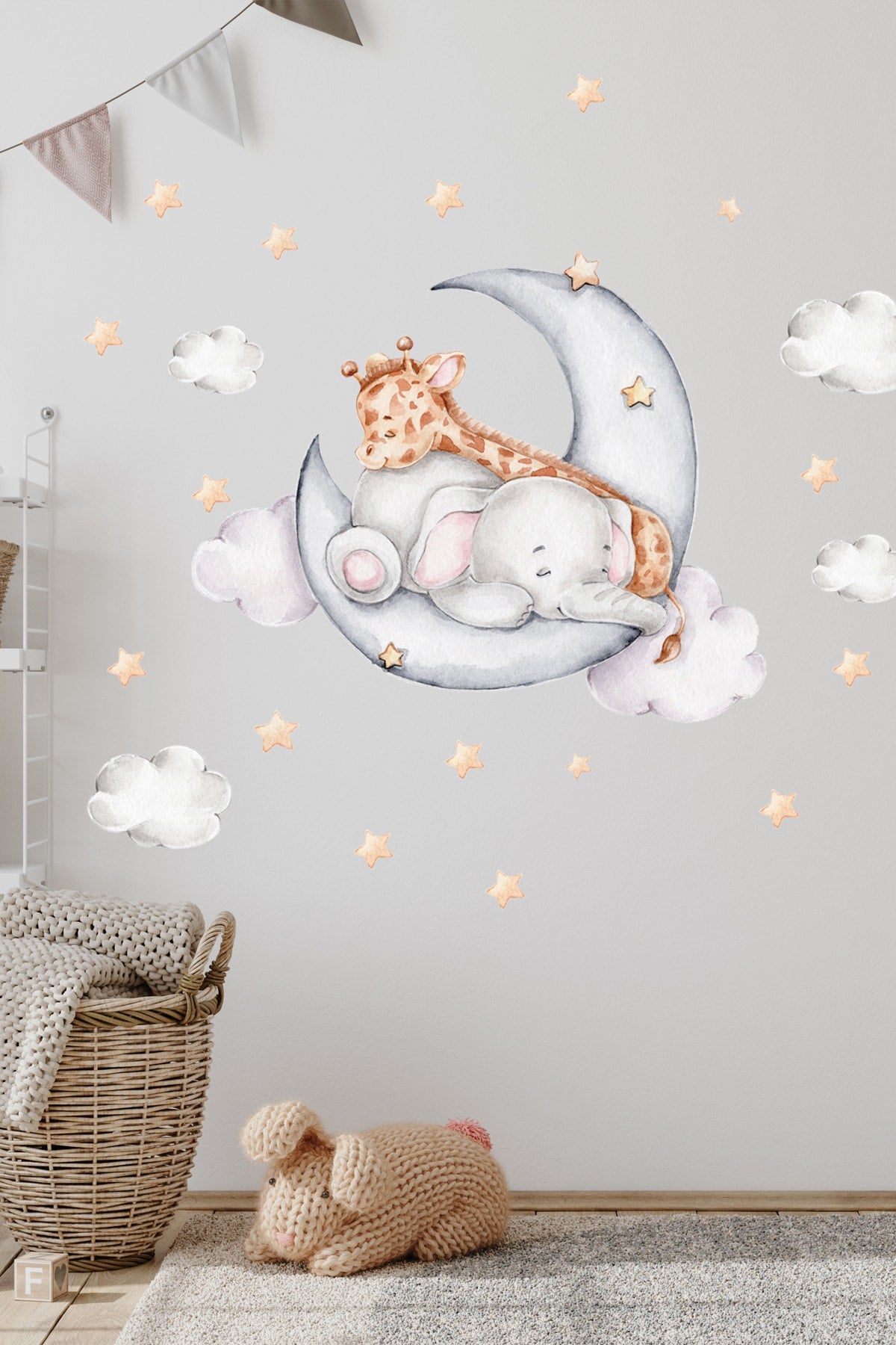 Ay Üzerinde Uyuyan Fil Ve Zürafa Çocuk Odası Duvar Sticker Seti