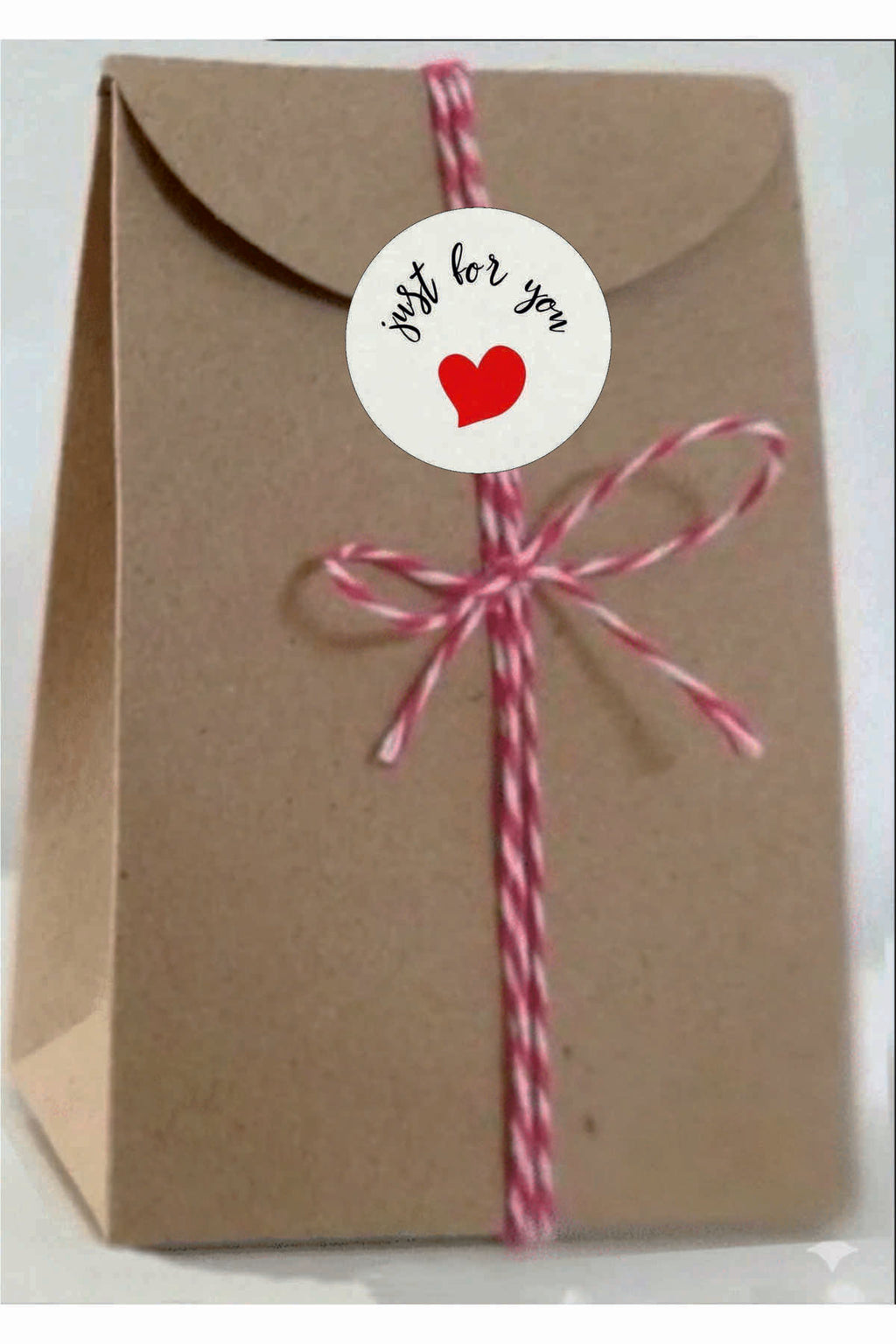 Paketlemeye özel 30 adet sticker, (farklı trend modeller ile mağazamızda kampanyalı olarak satışta)