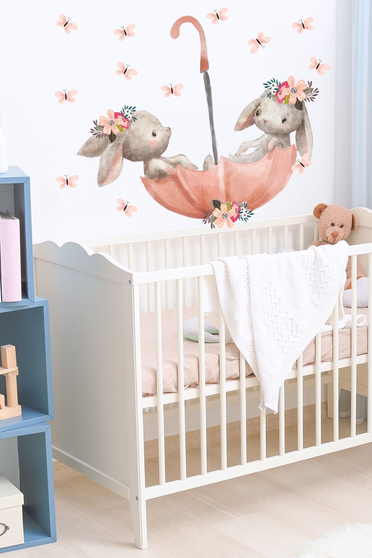Pembe Şemsiyeli Sevimli Tavşanlar 50 Cm Duvar Sticker Seti