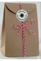 Paketlemeye özel 30 adet sticker, (farklı trend modeller ile mağazamızda kampanyalı olarak satışta)
