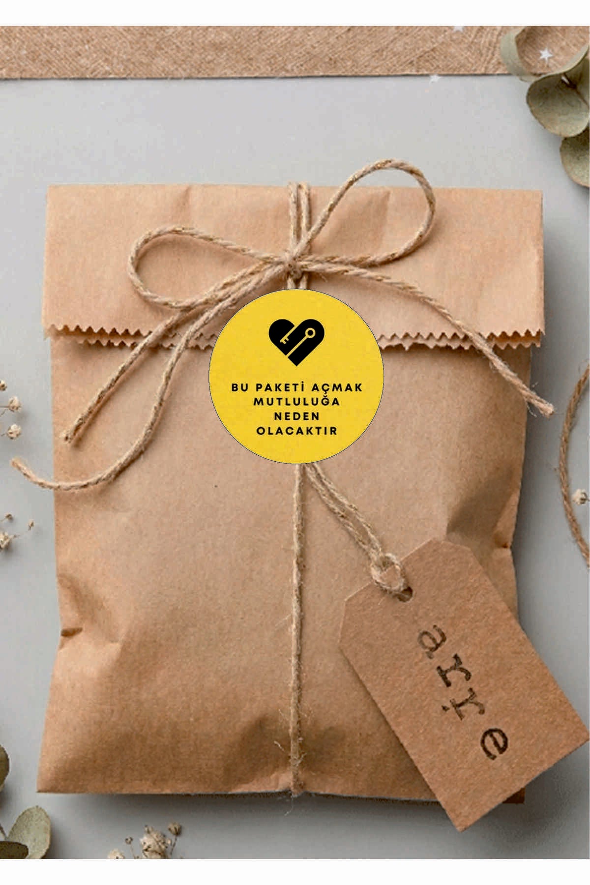 Paketlemeye özel 30 adet sticker, (farklı trend modeller ile mağazamızda kampanyalı olarak satışta)