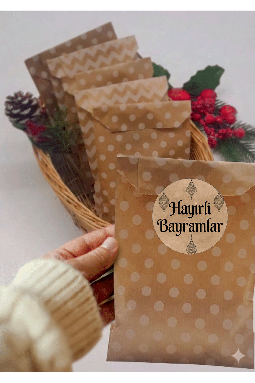 Hayırlı Bayramlar yazılı, Paketleme Kutularına Özel Tasarım Etiketler 4 cm Çapında 15 Adet Etiket