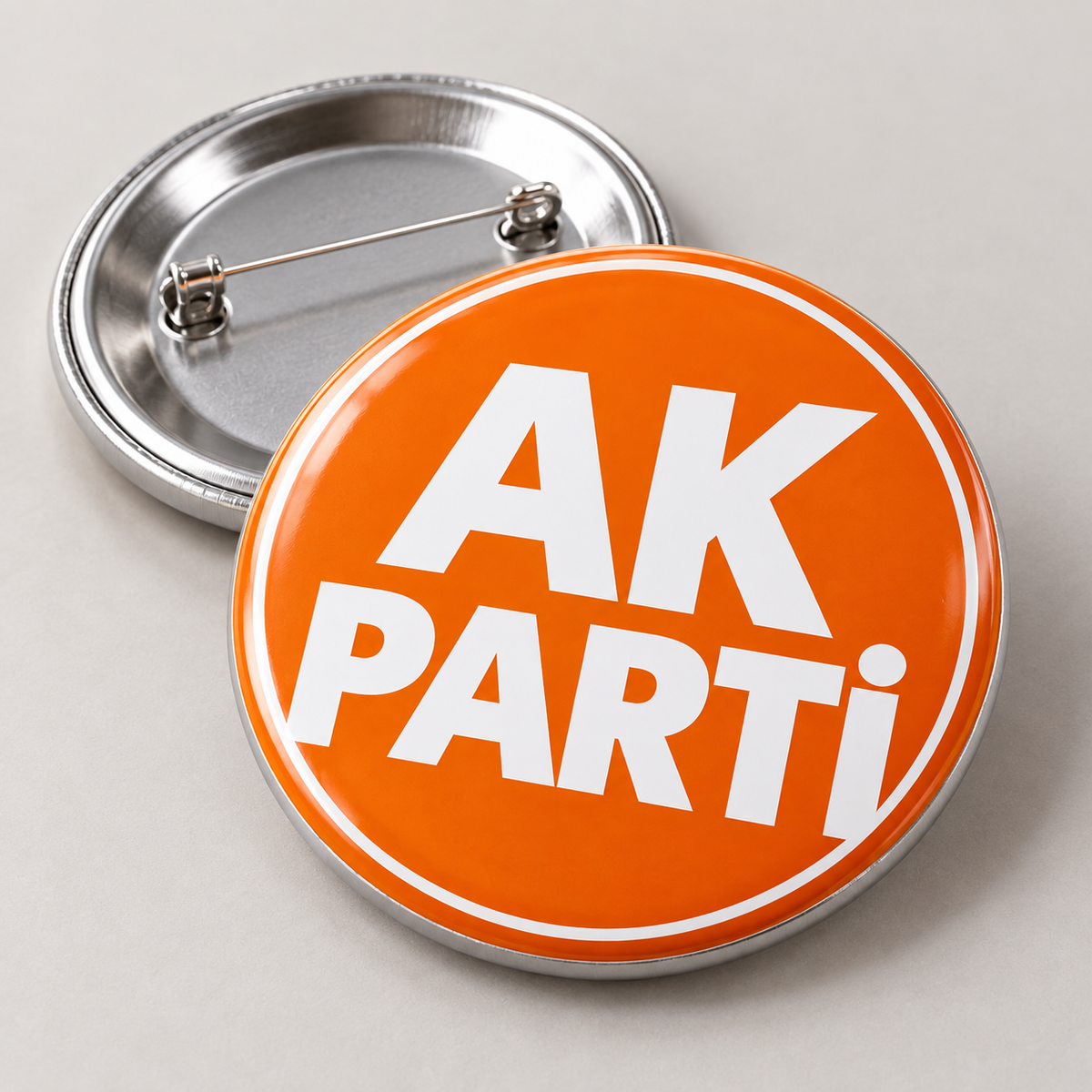 AK Parti Turuncu Tipografi Rozet – 10 Adet / 5,8 cm – FR-RZ-3001 ürün mockup