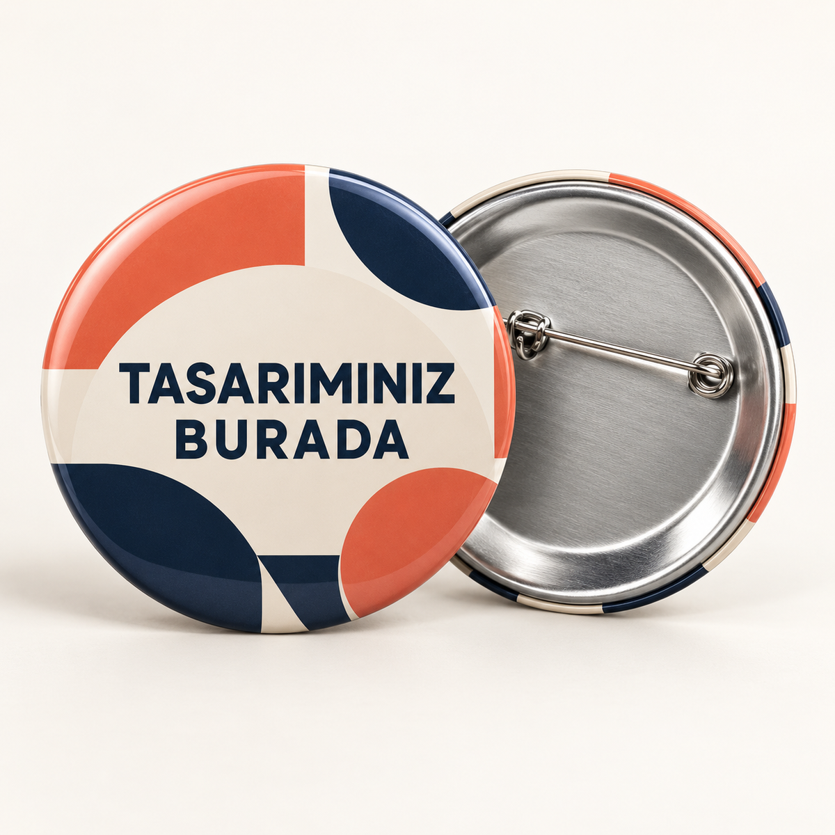 Kişiye özel iğneli rozet, ön ve arka görünüm
